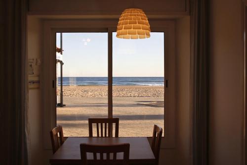 AT076 Planta baja en 1ra línea del paseo marítimo — 4-Star Luxury Hotel in Torredembarra, Spain