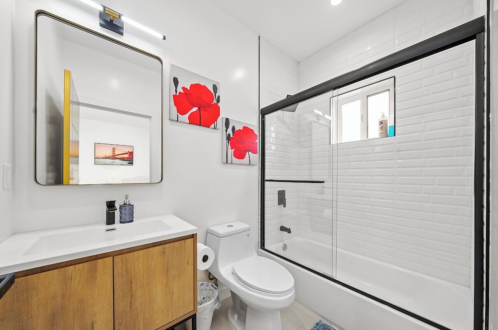 Downtown LA Stylish Bedrooms - photo 38