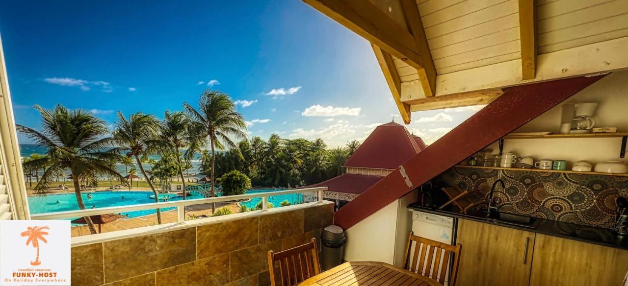 Ti Kaz Surf Funky Host T3 vue mer prémium 3 étoiles Village vacances Sainte Anne Guadeloupe — 4-Star Luxury Hotel in Sainte-Anne, Guadeloupe