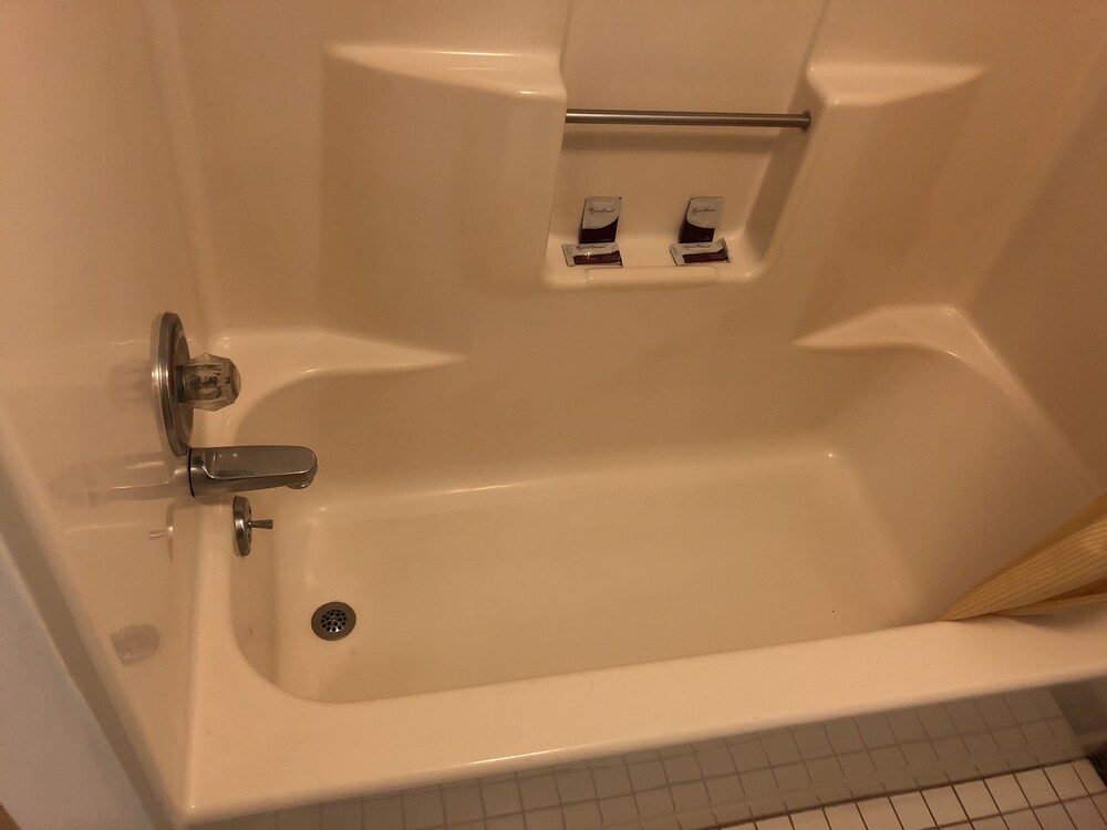 Denison Inn & Suites - photo 36