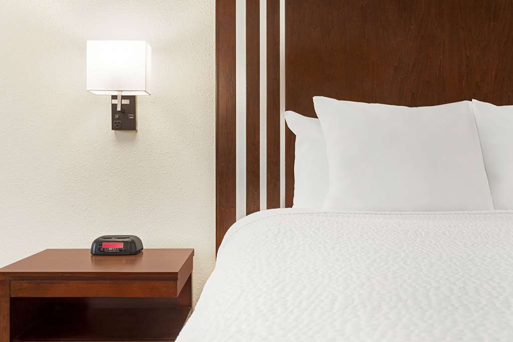 Ramada by Wyndham San Antonio Near SeaWorld Lackland AFB - photo 28