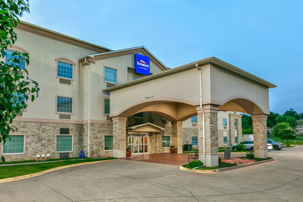 Baymont Inn & Suites by Wyndham Glen Rose - photo 3