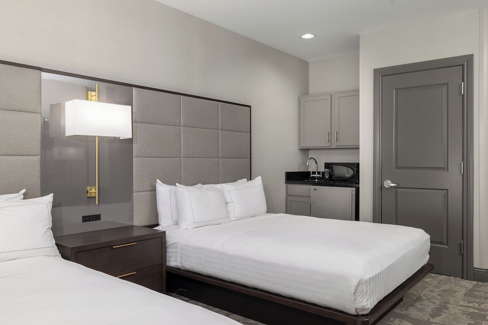Hilton Promenade at Branson Landing - photo 35