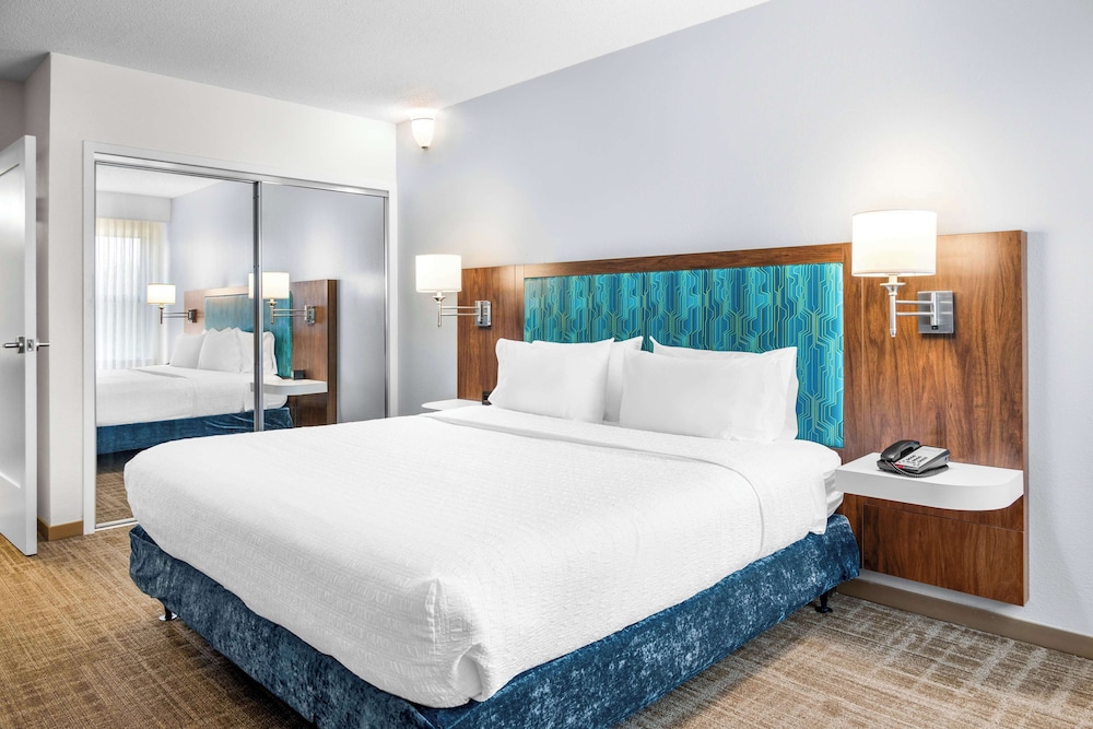 Hampton Inn Grand Rapids North - photo 6