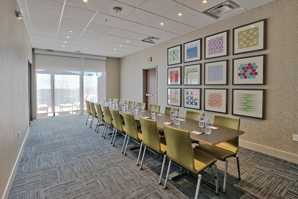 Holiday Inn Express & Suites Albuquerque East by IHG - photo 25