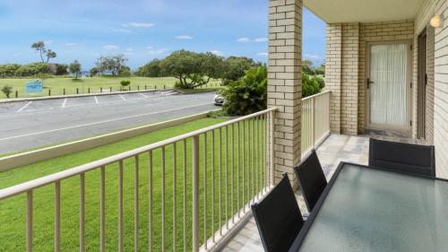 Walk to Surf Beach Ground floor apartment Bribie Horizons Boyd St Woorim — 4-Star Luxury Hotel in Woorim, Australia