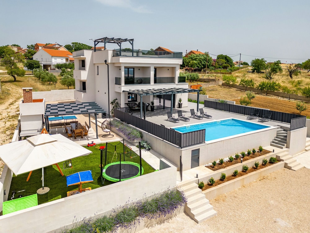 Vila Katarina ZadarVillas — 4-Star Luxury Hotel in Benkovac, Croatia