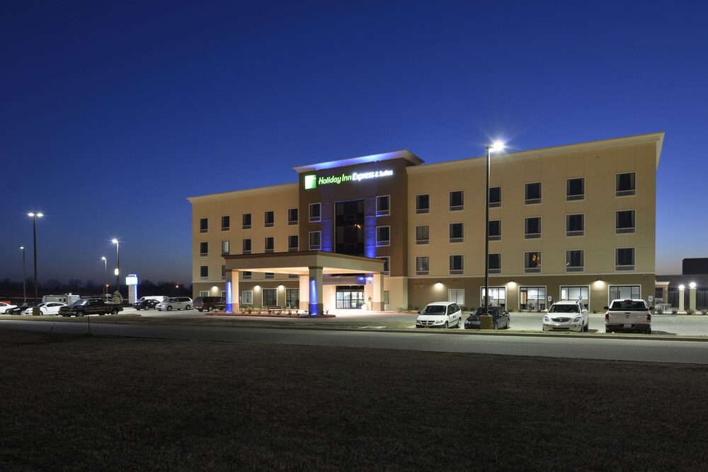 Holiday Inn Express & Suites Forrest City by IHG - photo 24