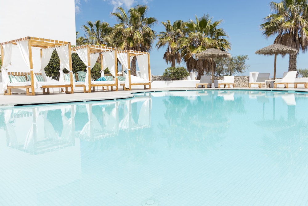 Golden Sun Studios And Apartments — 4-Star Luxury Hotel in Emporeio, Greece