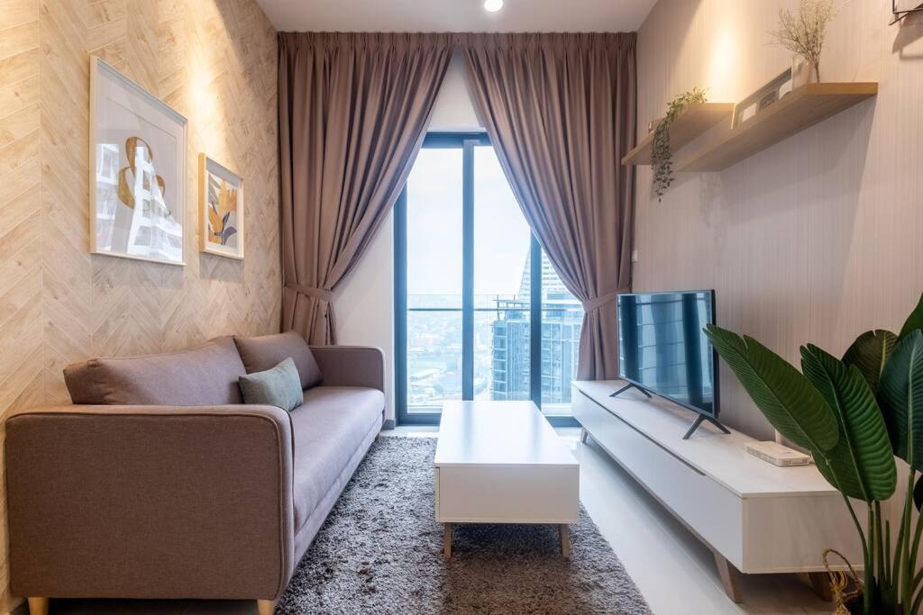 KL Gateway Pool Suites near Mid Valley — 4-Star Luxury Hotel in Kuala Lumpur, Malaysia