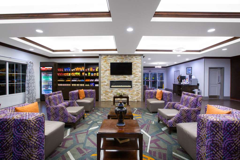 La Quinta Inn & Suites by Wyndham Tupelo - photo 4