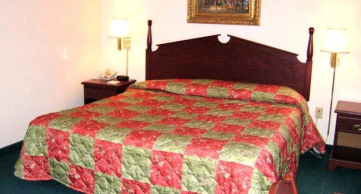 Garden Inn Fitzgerald - photo 6