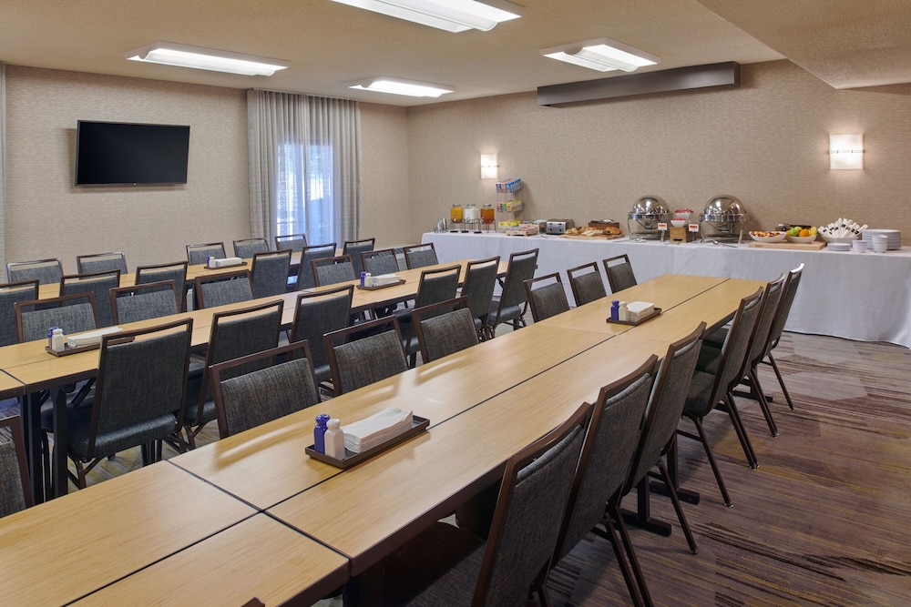 Courtyard by Marriott Detroit Dearborn - photo 17
