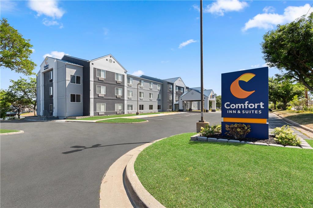 Comfort Inn & Suites Olathe Kansas City - carbon neutral hotel in Olathe