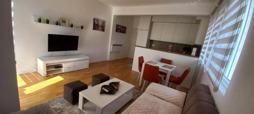 Relax — 4-Star Luxury Hotel in Podgorica, Montenegro