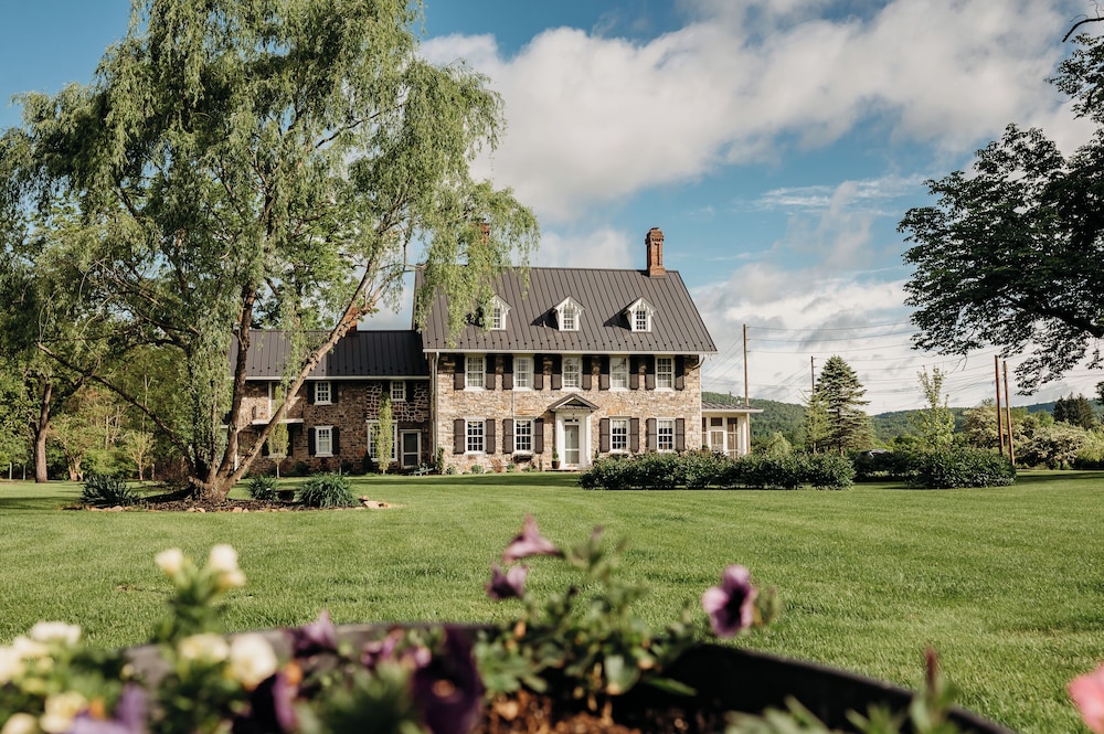 Harmony Forge Inn - carbon neutral hotel in Milesburg