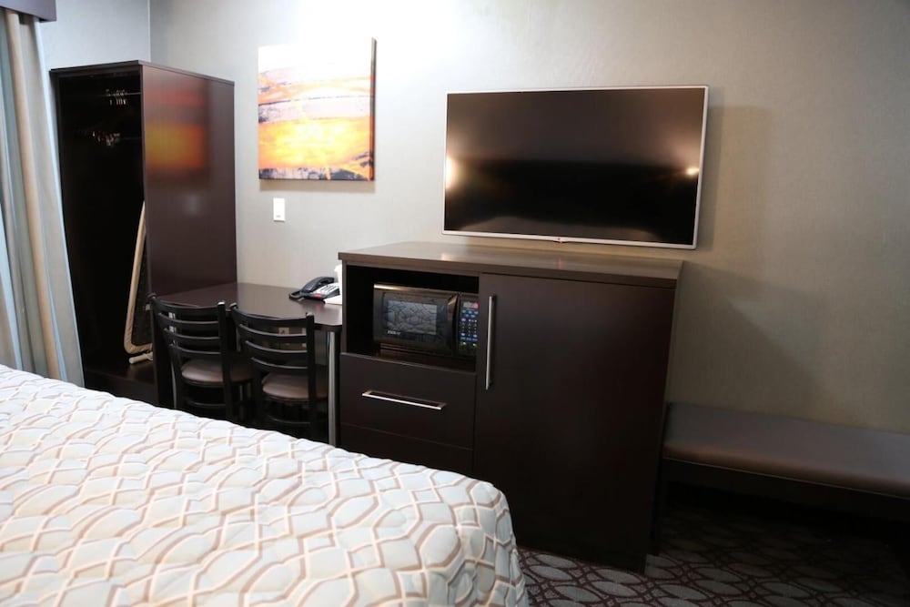 Red Carpet Inn Elmwood Park - photo 8
