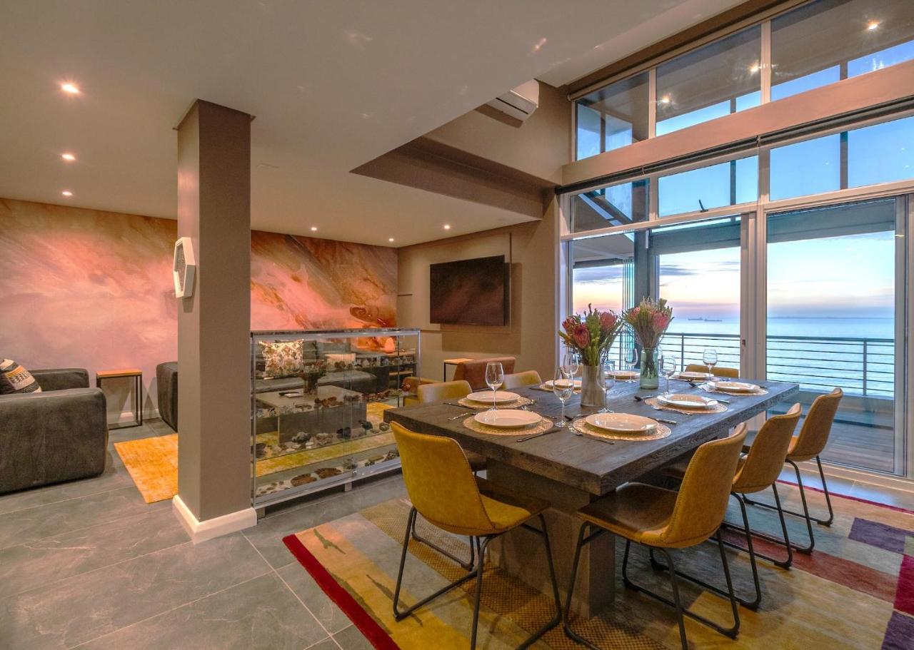 Serviced Beach Penthouse 100k Gemstone display All Ensuite
