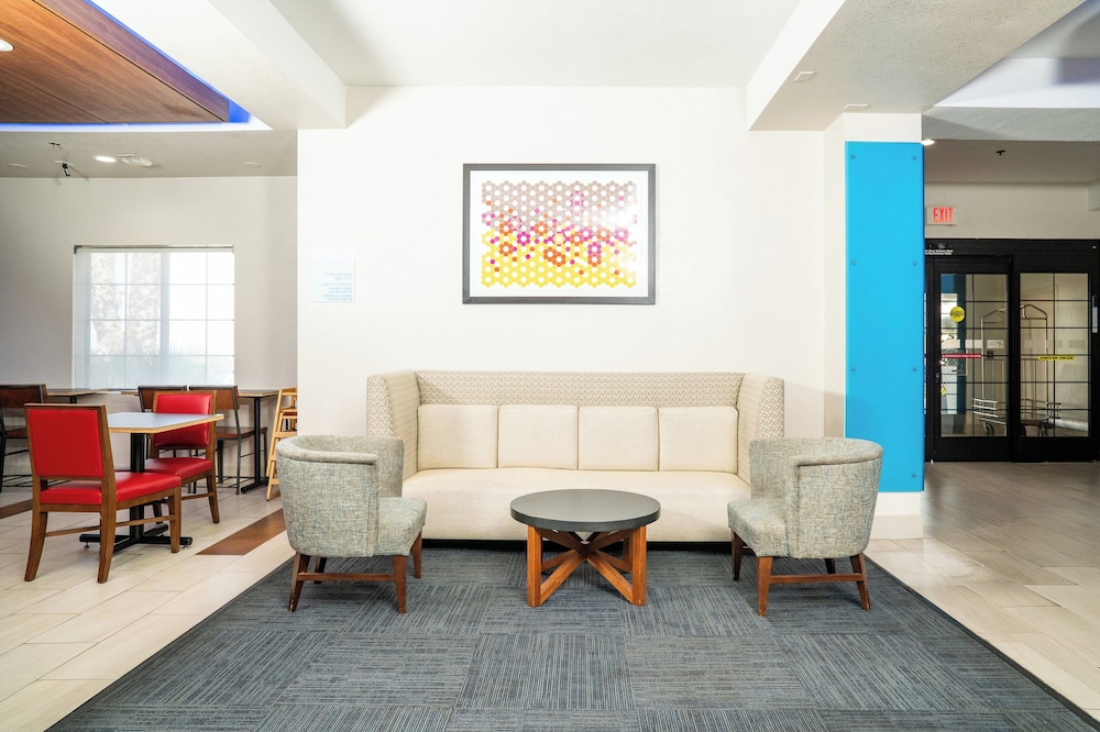 Holiday Inn Express Hotel & Suites Hesperia by IHG - photo 4