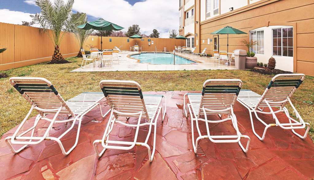 La Quinta Inn & Suites by Wyndham Houston Hobby Airport - photo 10
