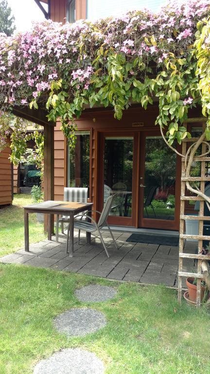Nestledown B&B — 4-Star Luxury Hotel in Sechelt, Canada