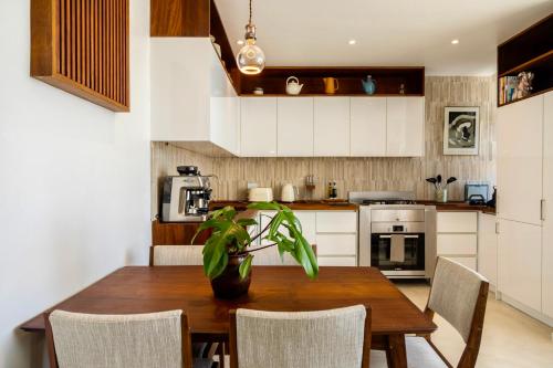 Renovated remote work 3 bed gem with ACs & views