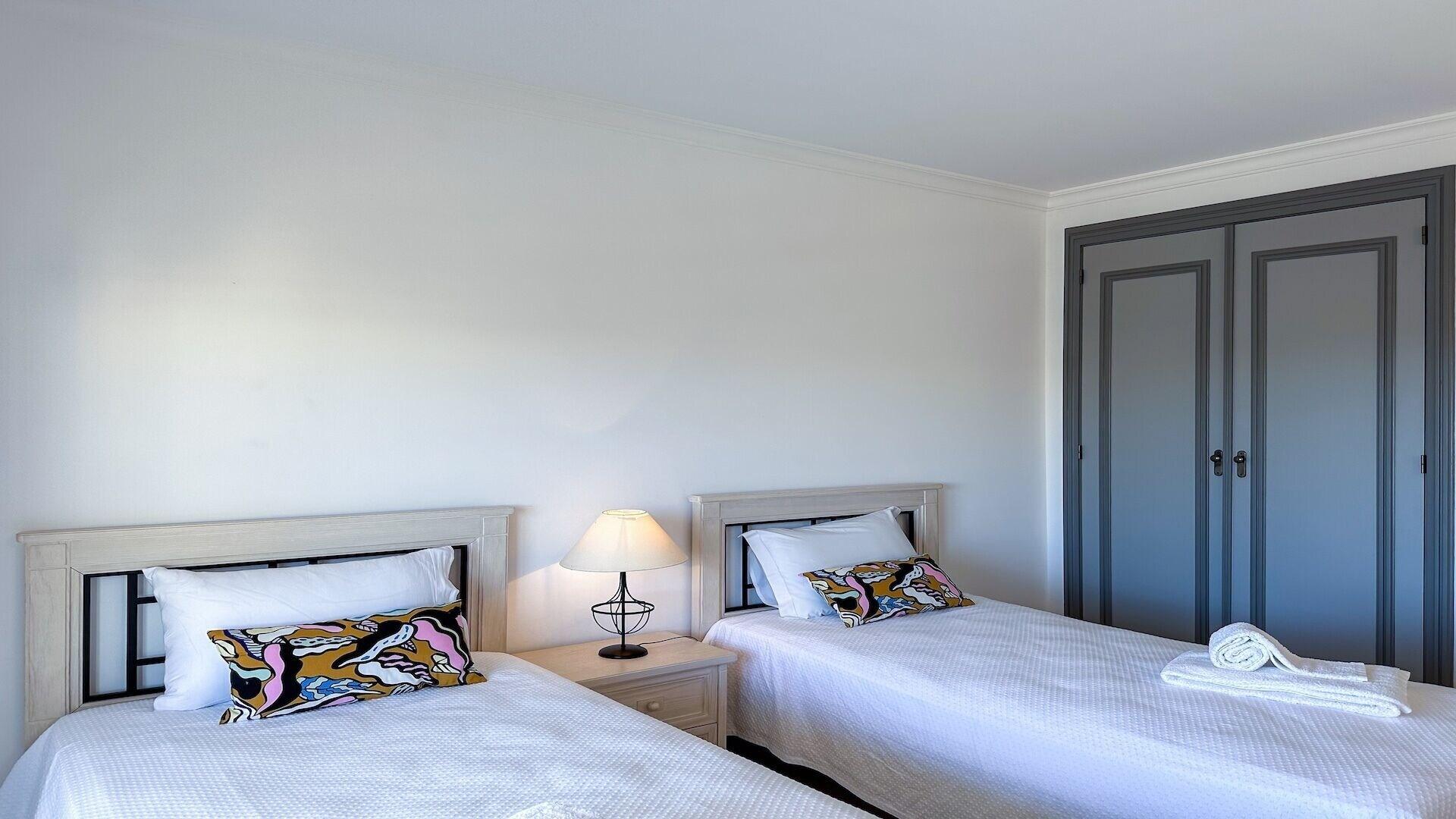 Luxury Penthouse wStunning Sea Views walk to Galé Beach Albufeira — 4-Star Luxury Hotel in Albufeira, Portugal