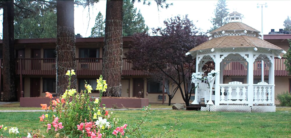 Econo Lodge - photo 27