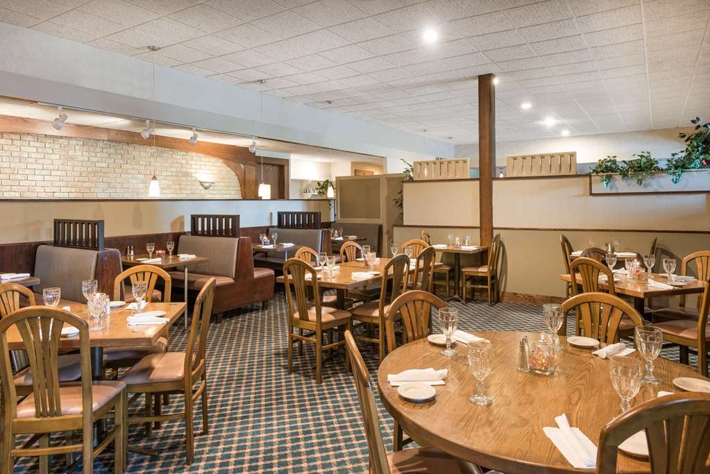 Ramada Plaza by Wyndham Portland - photo 10
