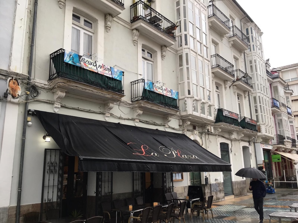 Albergue De Peregrinos La Bilbaina — hotel in Santona