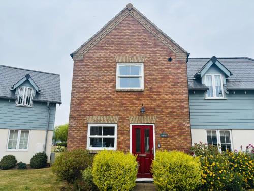 Sunrise Cottage with on site swimming and sauna — 4-Star Luxury Hotel in Filey, United Kingdom