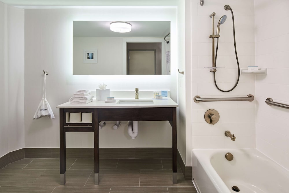 Hampton Inn & Suites Chapel Hill Durham Area - photo 7