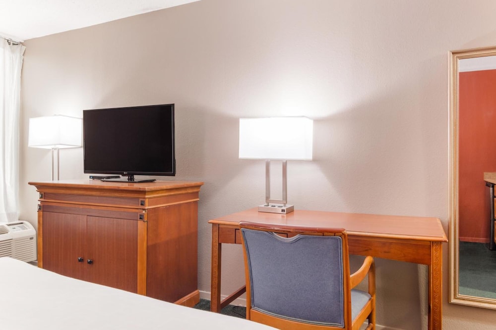 LeBossier Hotel - photo 10
