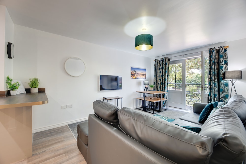 Week2Week Gosforth apartment w balcony — 4-Star Luxury Hotel in Newcastle Upon Tyne, United Kingdom