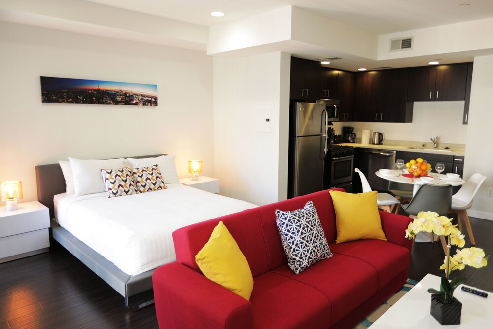 Downtown Cosmopolitan Suites - photo 7