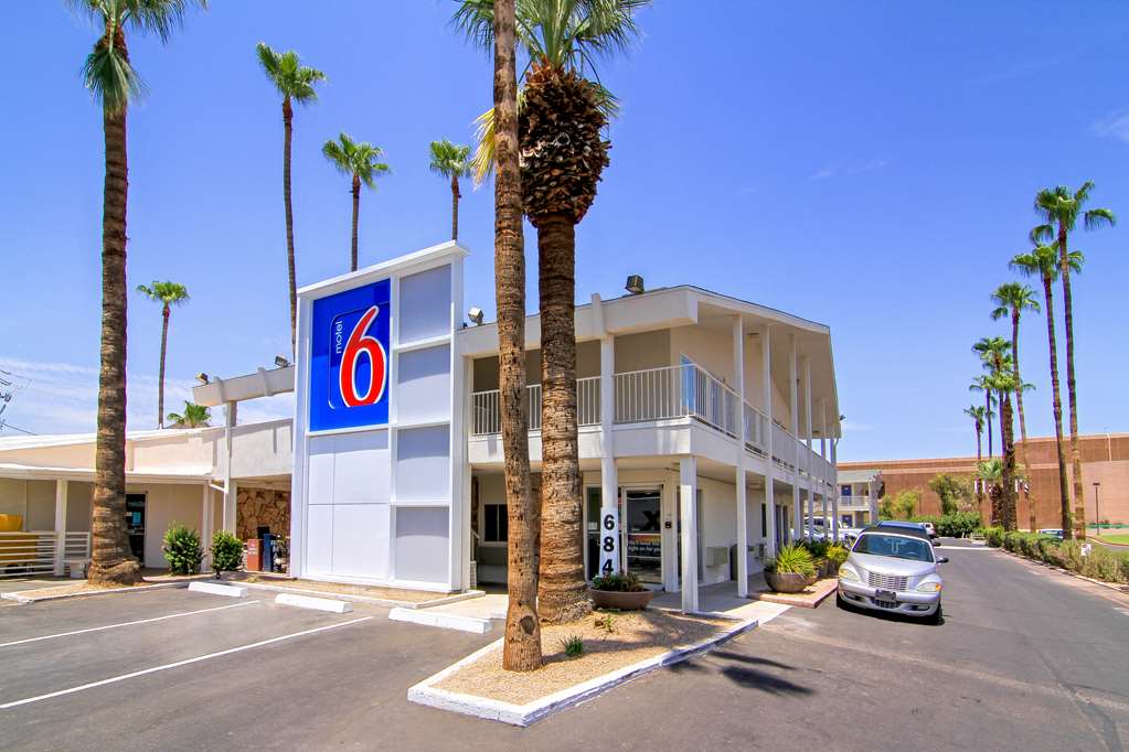 Motel 6 Old town Scottsdale Fashion Square - photo 2