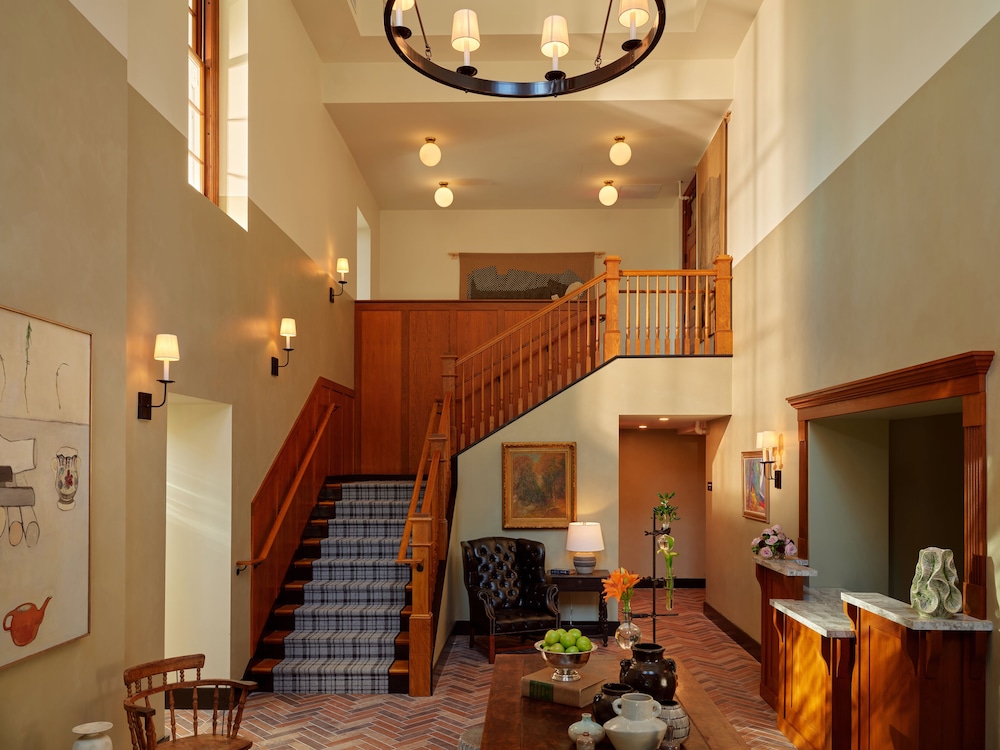 The Abner Hotel - photo 2