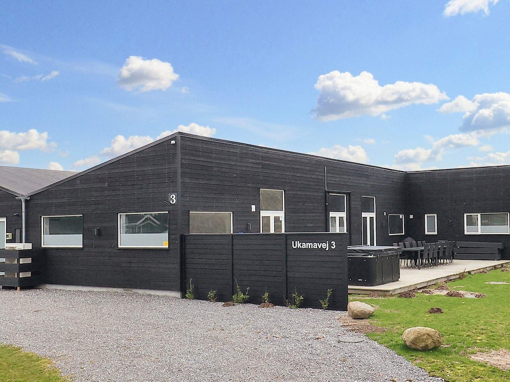 16 person holiday home in Væggerløse — 4-Star Luxury Hotel in None, Denmark