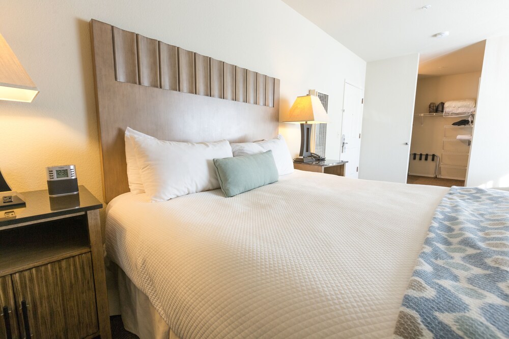 Cambria Landing Inn & Suites - photo 12