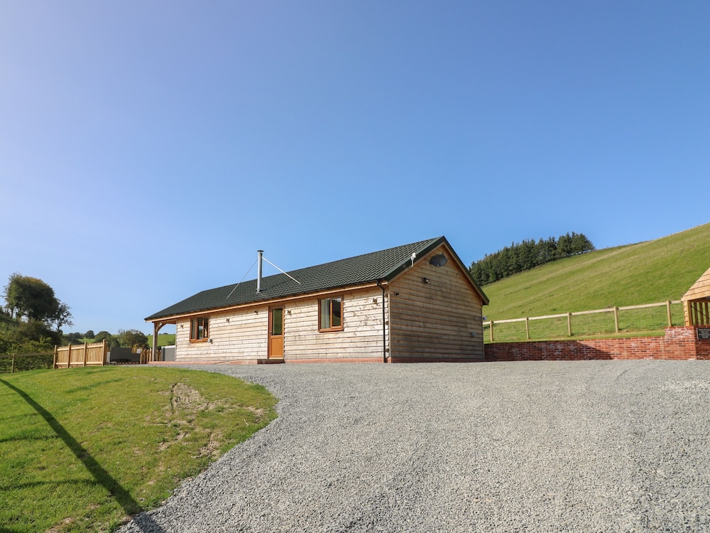 Ploony Hill Cabin — 4-Star Luxury Hotel in Knighton, United Kingdom