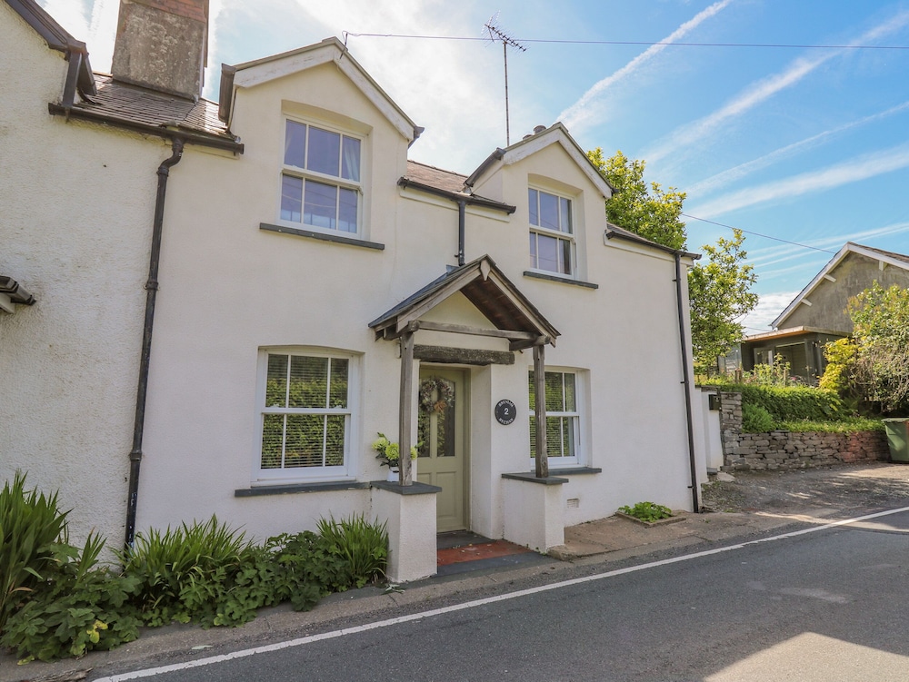 Bryniau Bychain Cottage — 4-Star Luxury Hotel in Machynlleth, United Kingdom