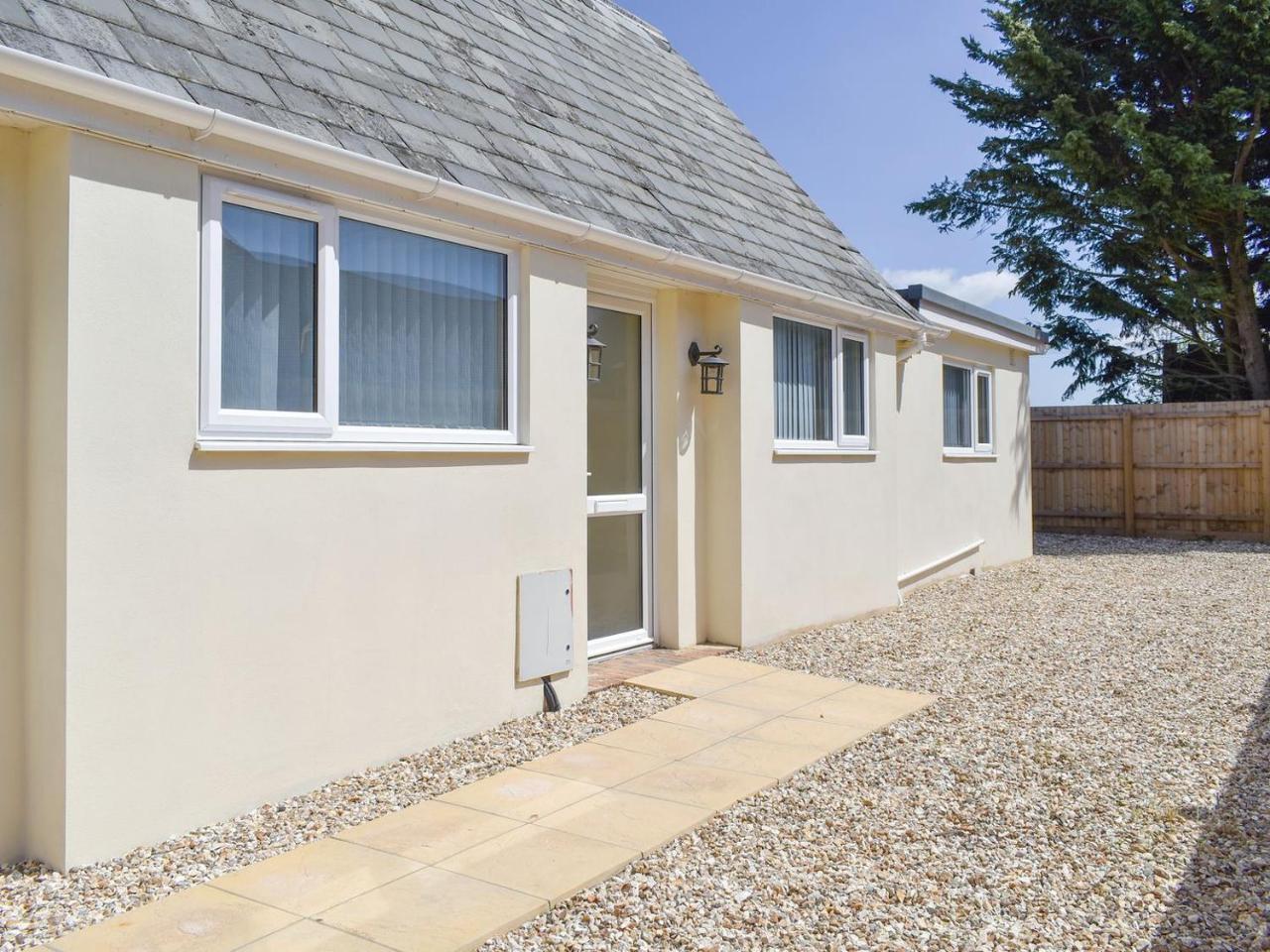Stars Cottage — 4-Star Luxury Hotel in Moreton, United Kingdom