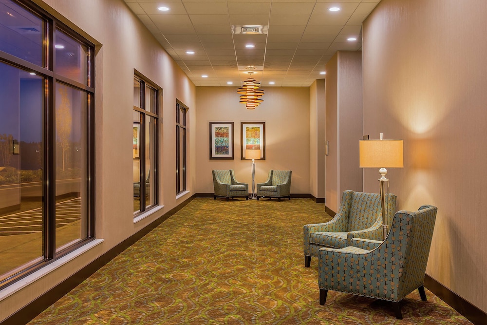 Hampton Inn & Suites Bend - photo 47