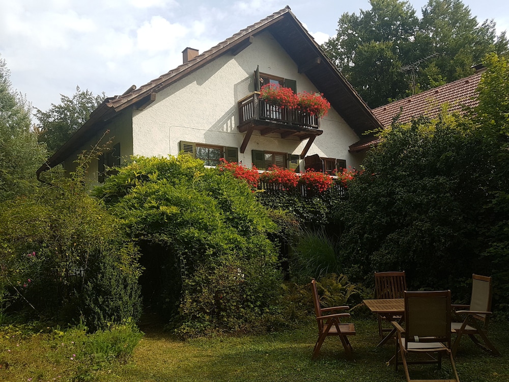 Ferienwohnung Wolter Ruttloff — 4-Star Luxury Hotel in Rottenbuch, Germany