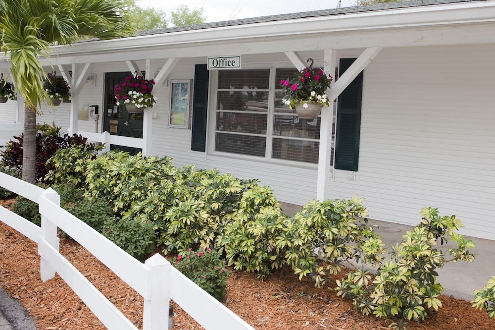 Groves RV Resort in Fort Myers, United States