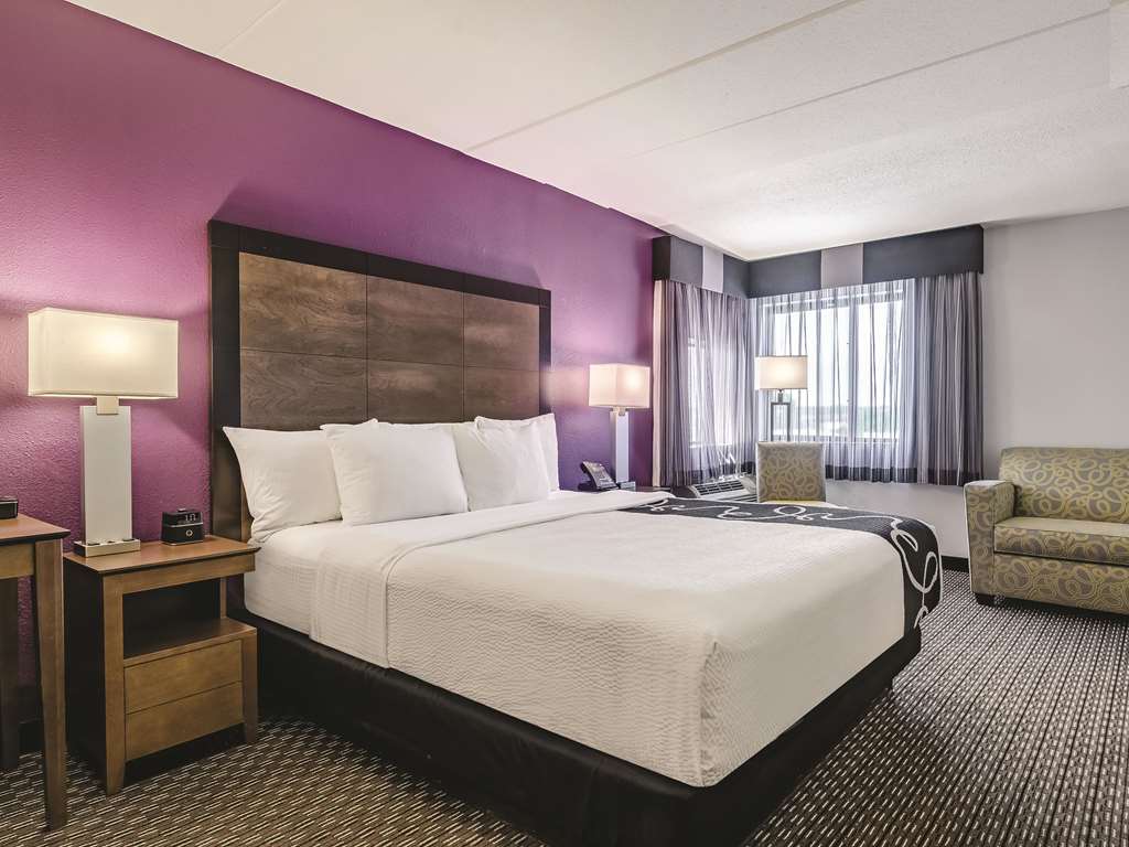 La Quinta Inn & Suites by Wyndham Warwick Providence Airport - photo 35
