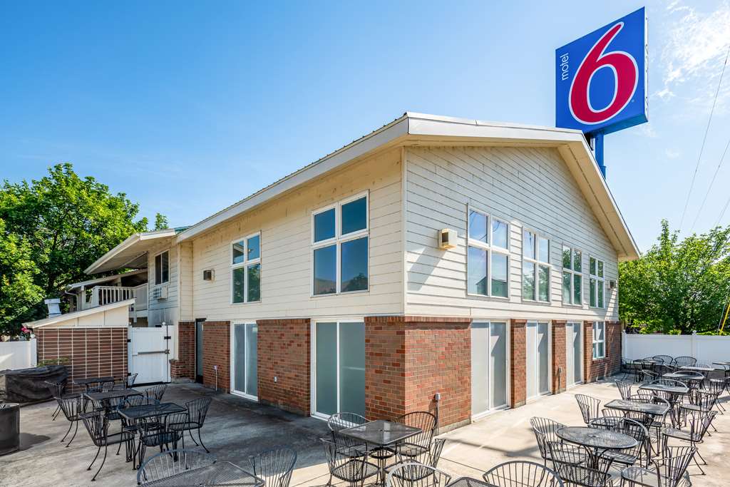 Motel 6 — hotel in Clarkston