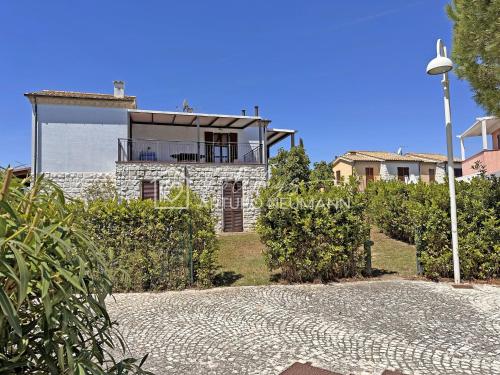 Trilocale Giglio in residence con piscina — 4-Star Luxury Hotel in Marcelli, Italy