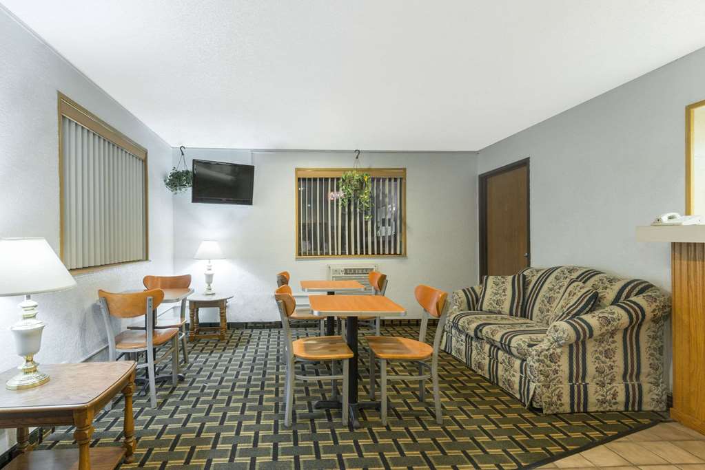 Super 8 by Wyndham Twinsburg Cleveland Area - photo 2