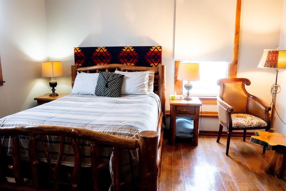 Oaak Tree Hotel - photo 131